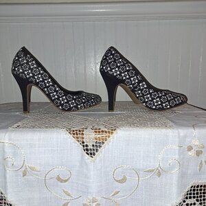 Kelly and Katie Coderno Navy Flowers heels size7
